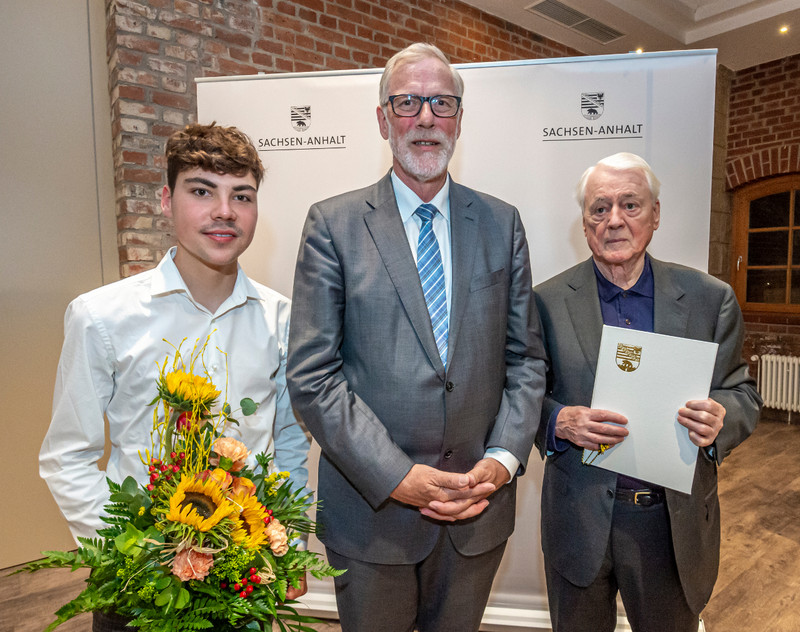 Rainer Robra verleiht den Literaturpreis 2019 an Alexander Kluge und Aron Boks