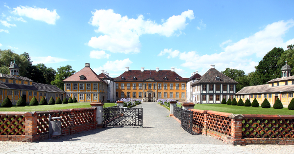 Das Bild zeigt das Schloss Schloss Oranienbaum