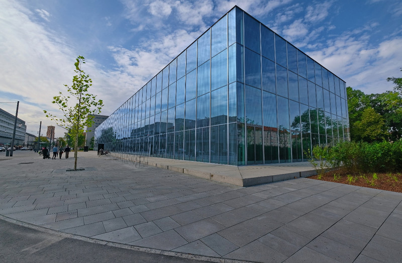 Das Bild zeigt das neue Bauhaus Museum in Dessau